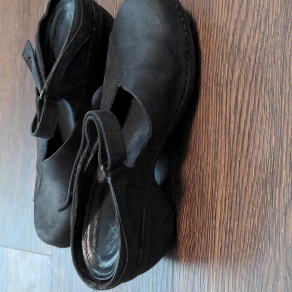 Patagonia Womans Size 7 black heeled covered clog style footwear - Picture 6 of 8